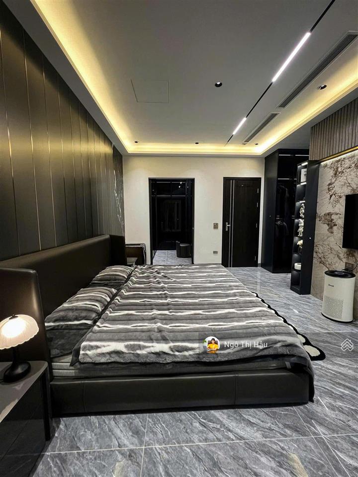 Bán gấp shophouse 75m2, giá 1.6 tỷ tại vinhomes golden avenue móng cái