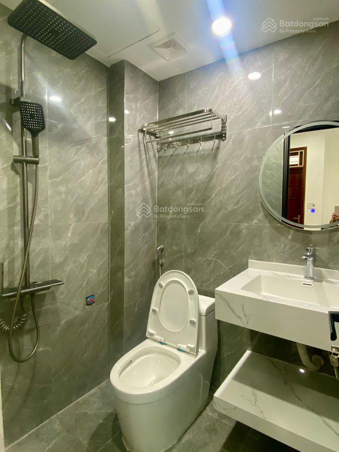 ** hơn 7 tỷ có ngay nhà đẹp lô góc, mới keng, quận cầu giấy 32m2  5 tầng  mt 4,1m nhà 5 tầng