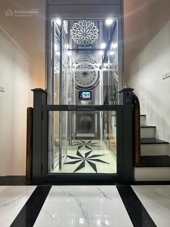 Nhà đẹp mới keng 5 tầng thang máy 2 mặt ngõ phạm văn đồng 40m2  5 tầng  mt4,5m /giá 9,9 tỷ *
