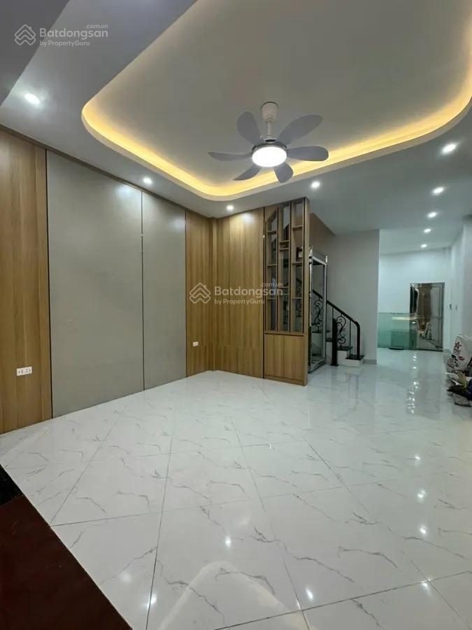 Nhà đẹp mới keng 5 tầng thang máy 2 mặt ngõ phạm văn đồng 40m2  5 tầng  mt4,5m /giá 9,9 tỷ *