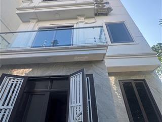 Chính chủ bán nhà  phố cổ nhuế  ngõ thoáng rộng gần ô tô
33m2  5 tầng  mt 4m / giá 8 tỷ