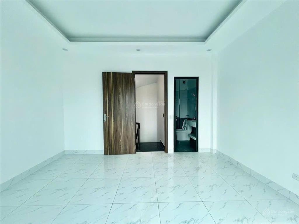 Chỉ 5,3 tỷ có ngay nhà 5 tầng mới  phố hoàng liên phường thượng cát 32m2  5 tâng mt 4,2m *