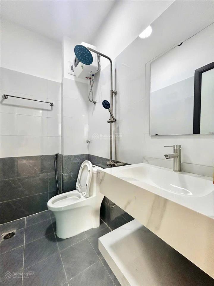 Chỉ 5,3 tỷ có ngay nhà 5 tầng mới  phố hoàng liên phường thượng cát 32m2  5 tâng mt 4,2m *