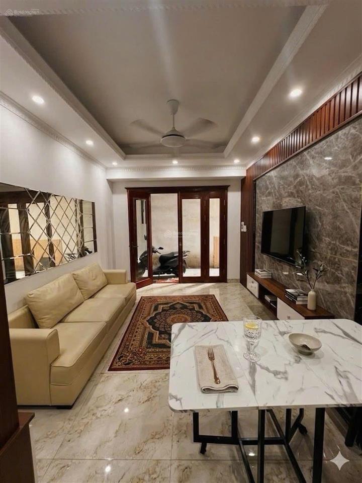 Hồ tùng mậu ngõ rông thênh thang , chỉ vài bước chân ra phố 35m2  5 tầng mt 3,5 m / giá 8,4 tỷ