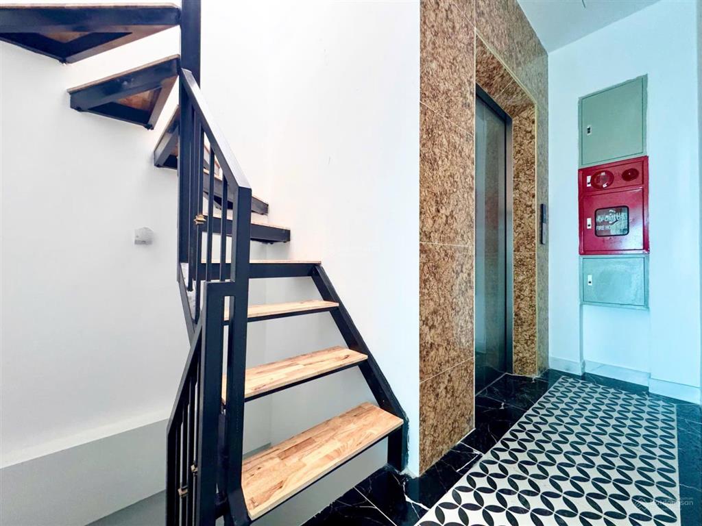 Nhỉnh 13 tỷ có ngay chdv 18 phòng khép kín đã vận hành ful doanh thu 700tr/năm 50m2, 8t, mt 4,6m