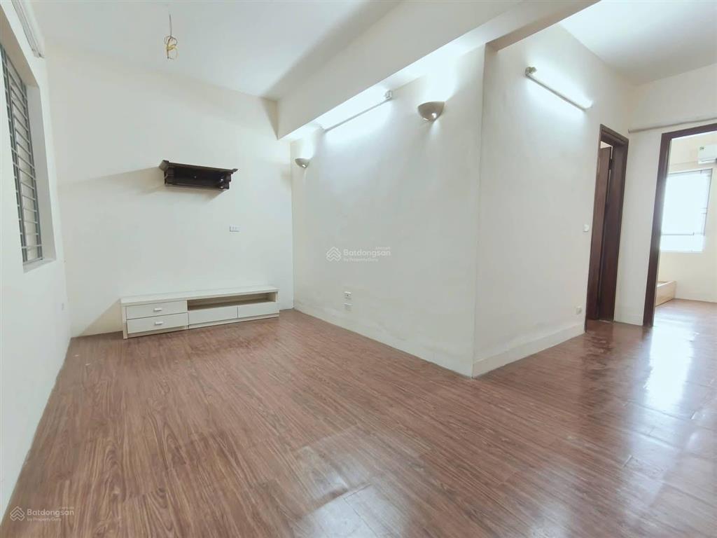 Chính chủ cần bán gấp chung cư 2 ngủ + 1 wc / giá 4,4 tỷ thành phố giao lưu