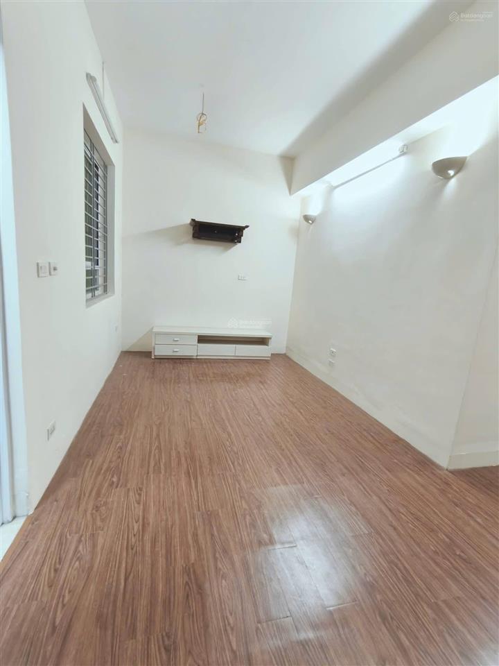Chính chủ cần bán gấp chung cư 2 ngủ + 1 wc / giá 4,4 tỷ thành phố giao lưu