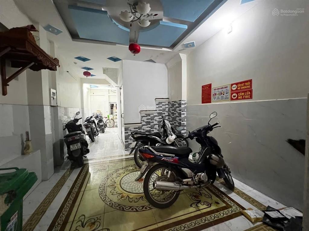 Rẻ quá ạ! chỉ 8,4 tỷ có ngay căn nhà 5 tầng vừa ở vừa cho thuê  phố xuân thuỷ 40m2  5 tầng  7p