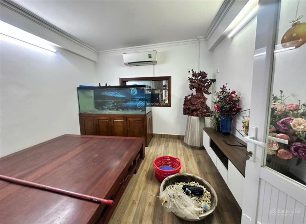 Tôi cần bán gấp căn nhà  mỹ đình, ngõ rộng ô tô đỗ sát nhà 43m²  5 tầng  mt 3,6m /giá 8,4 tỷ