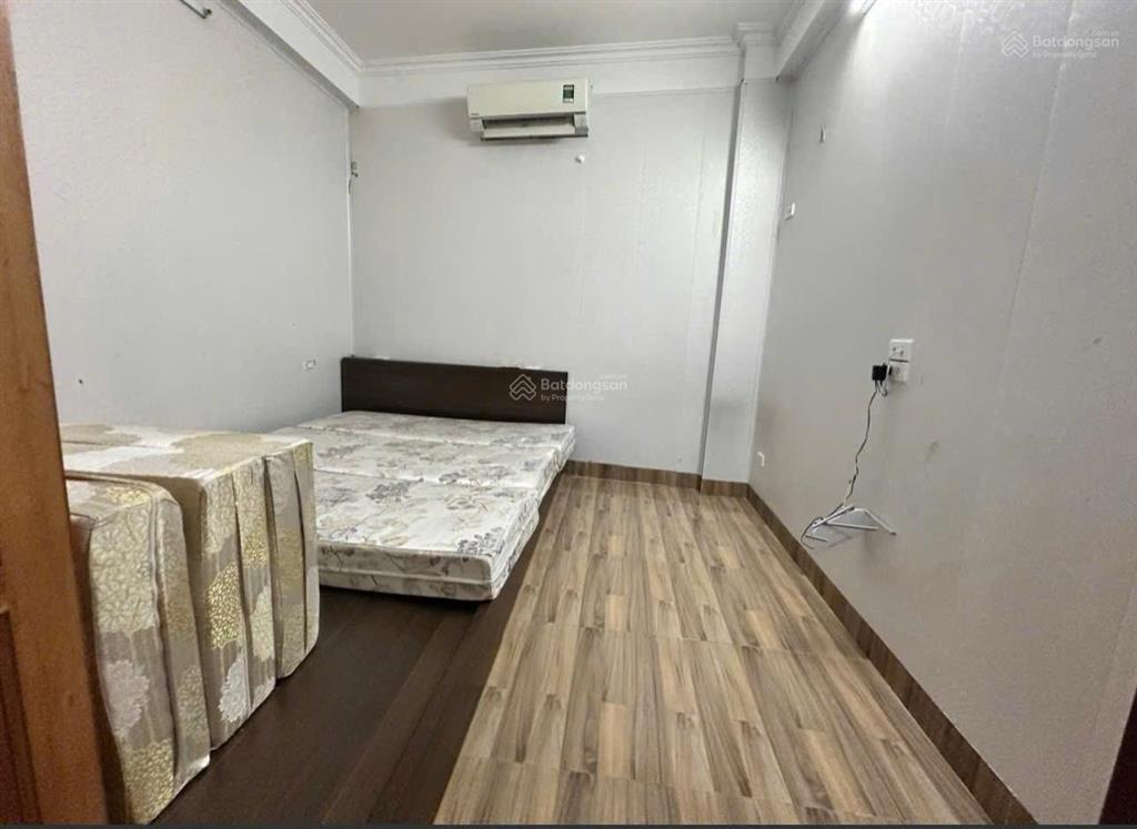 Tôi cần bán gấp căn nhà  mỹ đình, ngõ rộng ô tô đỗ sát nhà 43m²  5 tầng  mt 3,6m /giá 8,4 tỷ
