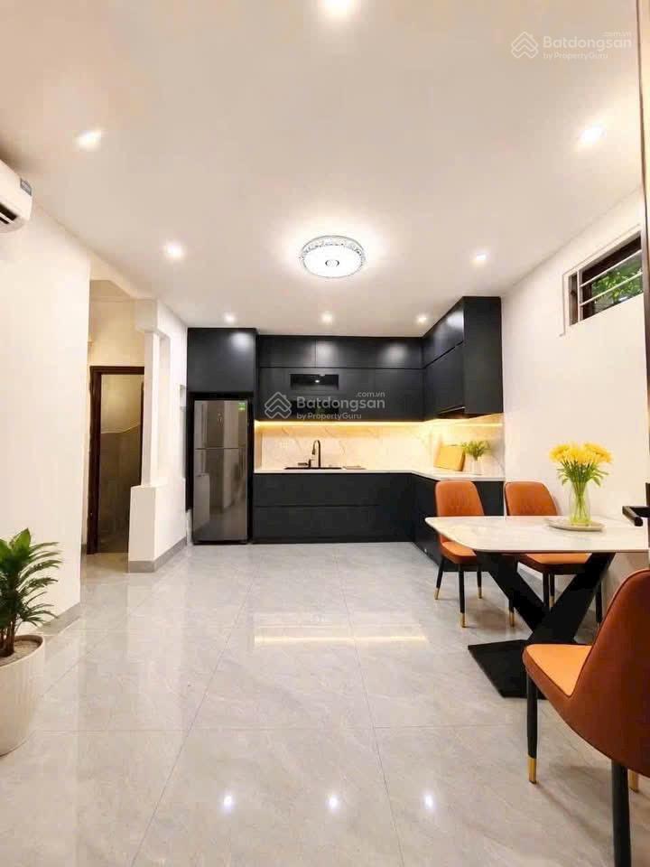 Nợ bank cần bán gấp căn nhà đẹp lô góc  phố yên hoà  cầu giấy. 32m2  5 tầng  mt 4m / giá 6,8 tỷ