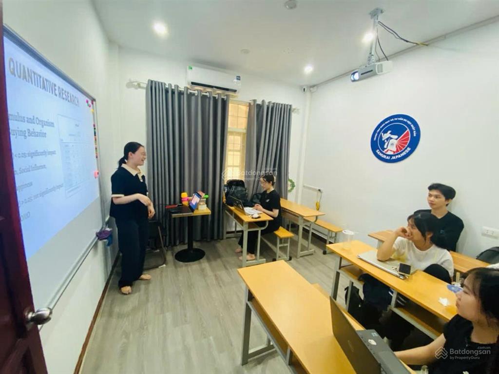 Tôi cần bán gấp nhà đẹp  phố trần quốc hoàn phân lô hai mặt ngõ ô tô tránh 40m2  5 tầng /14,7 tỷ