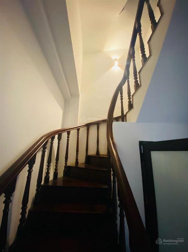 Tôi cần bán gấp nhà đẹp  phố trần quốc hoàn phân lô hai mặt ngõ ô tô tránh 40m2  5 tầng /14,7 tỷ