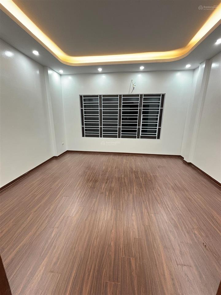 Giảm chào cực sốc căn nhà đẹp thang máy, gần mặt phố cổ nhuế ô tô 32m2  6tầng  mt4,5 /giá 7,8 tỷ