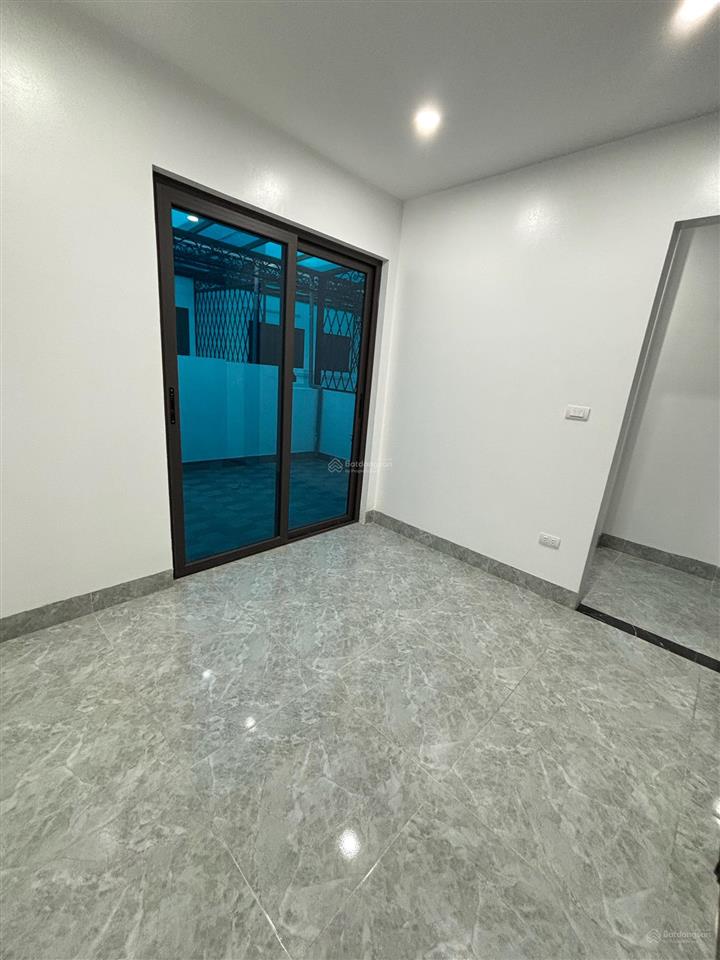 Giảm chào cực sốc căn nhà đẹp thang máy, gần mặt phố cổ nhuế ô tô 32m2  6tầng  mt4,5 /giá 7,8 tỷ