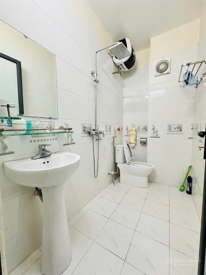 Giảm sốc căn nhà đẹp dân xây  phố cổ nhuế  phân lô ô tô đỗ cửa 34m2  5 tầng  3,5m /giá 7,9 tỷ