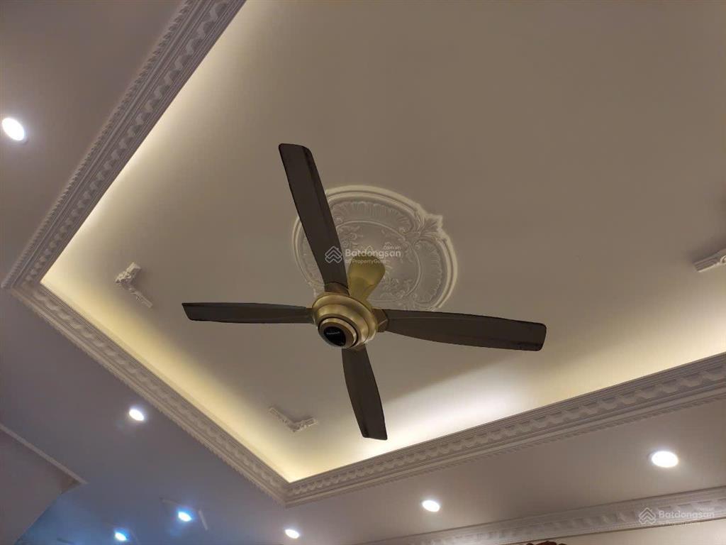 Cắt lỗ nhà đẹp  phố cổ nhuế  hàng xóm thành phố giao lưu  ô tô đỗ cửa 35m2  5 tầng / giá 7,9 tỷ