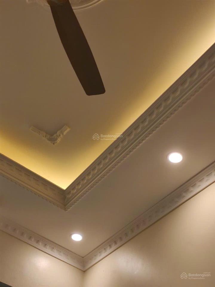Cắt lỗ nhà đẹp  phố cổ nhuế  hàng xóm thành phố giao lưu  ô tô đỗ cửa 35m2  5 tầng / giá 7,9 tỷ