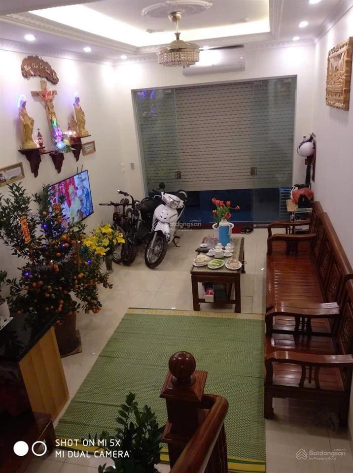 Cắt lỗ nhà đẹp  phố cổ nhuế  hàng xóm thành phố giao lưu  ô tô đỗ cửa 35m2  5 tầng / giá 7,9 tỷ