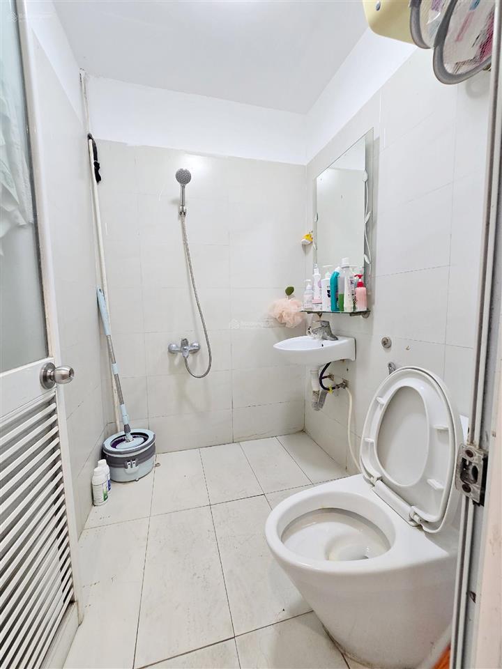 Cắt lỗ nhà đẹp  phố cổ nhuế  hàng xóm thành phố giao lưu  ô tô đỗ cửa 35m2  5 tầng / giá 7,9 tỷ