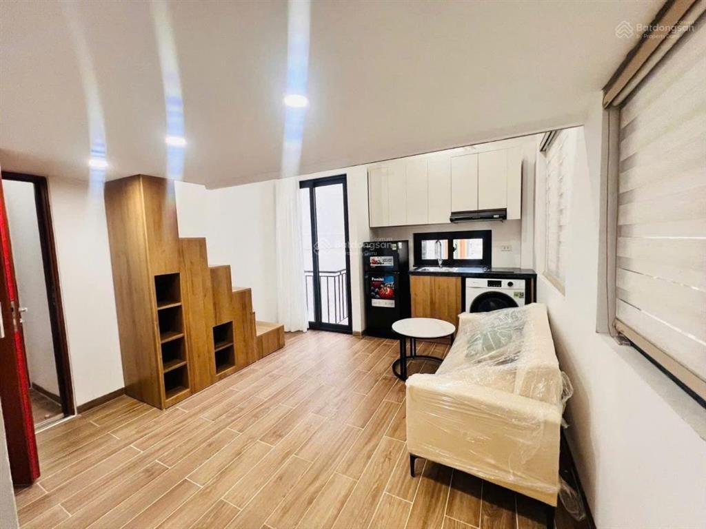 Toà chdv hoàng quốc việt, 132m2*7t, mt 11m, 30 phòng kk, lô góc, ô tô, đủ pccc, dòng tiền 8%/ năm!