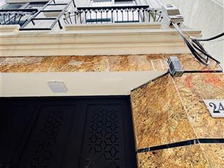 Toà chdv kim mã, 58.6m2*7t, mt 5.5m, 19 phòng kk, lô góc 3 thoáng, đủ gpxd/pccc, dòng tiền 7%/năm!