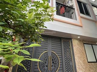 Toà chdv hoàng quốc việt, 106m2*7t, mt 11m, 30 phòng kk, lô góc, ô tô, đủ pccc, dòng tiền 8%/năm