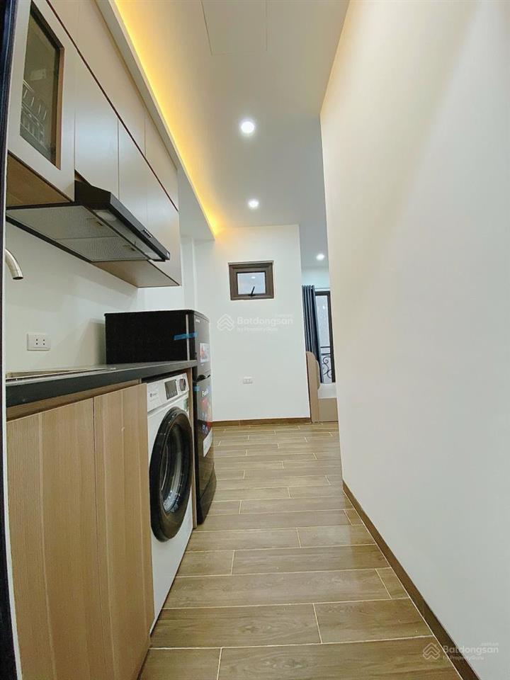 Toà chdv giảng võ, 90.4m2*7t, mt 8m, 18 phòng kk, ngõ 5m, sát phố, đủ gpxd/pccc, dòng tiền 8%/năm