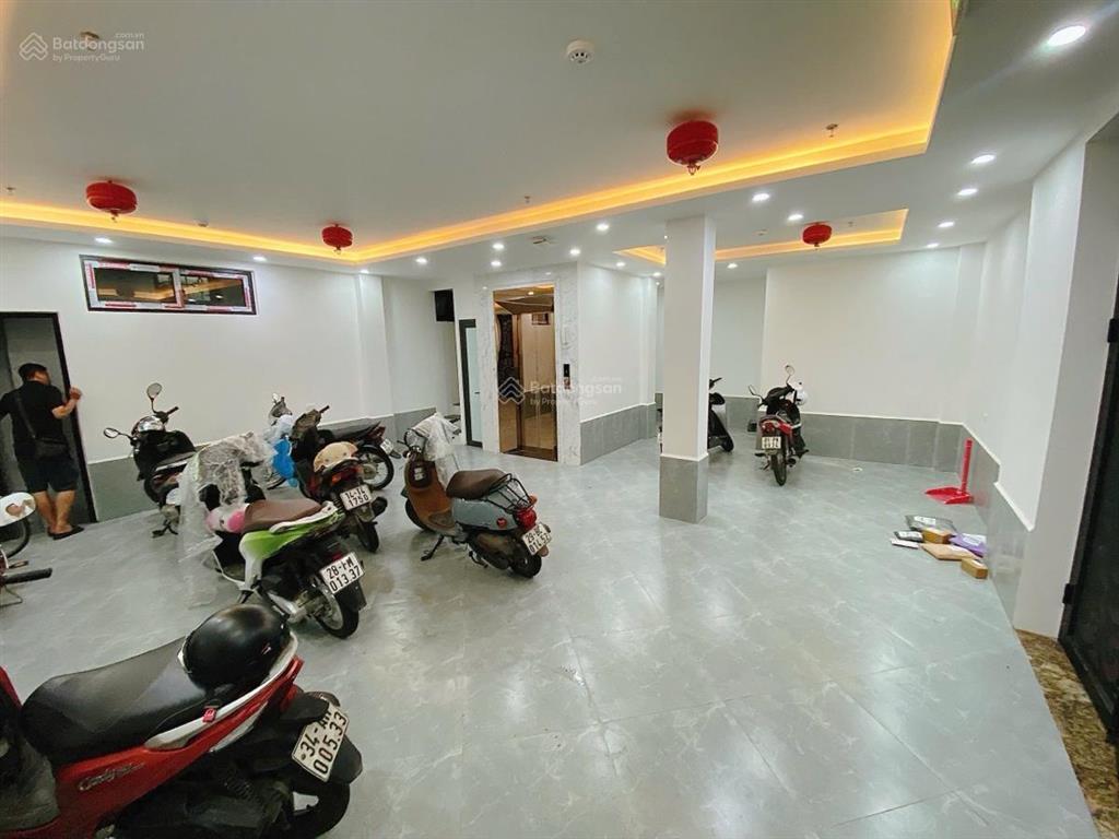 Toà chdv giảng võ, 90.4m2*7t, mt 8m, 18 phòng kk, ngõ 5m, sát phố, đủ gpxd/pccc, dòng tiền 8%/năm