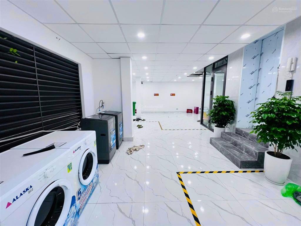 Tòa chdv xuân thủy, 77m2*7t, mt 12m, sát đh quốc gia, 25 phòng kk, đủ gpxd/pccc, dòng tiền 7%/năm
