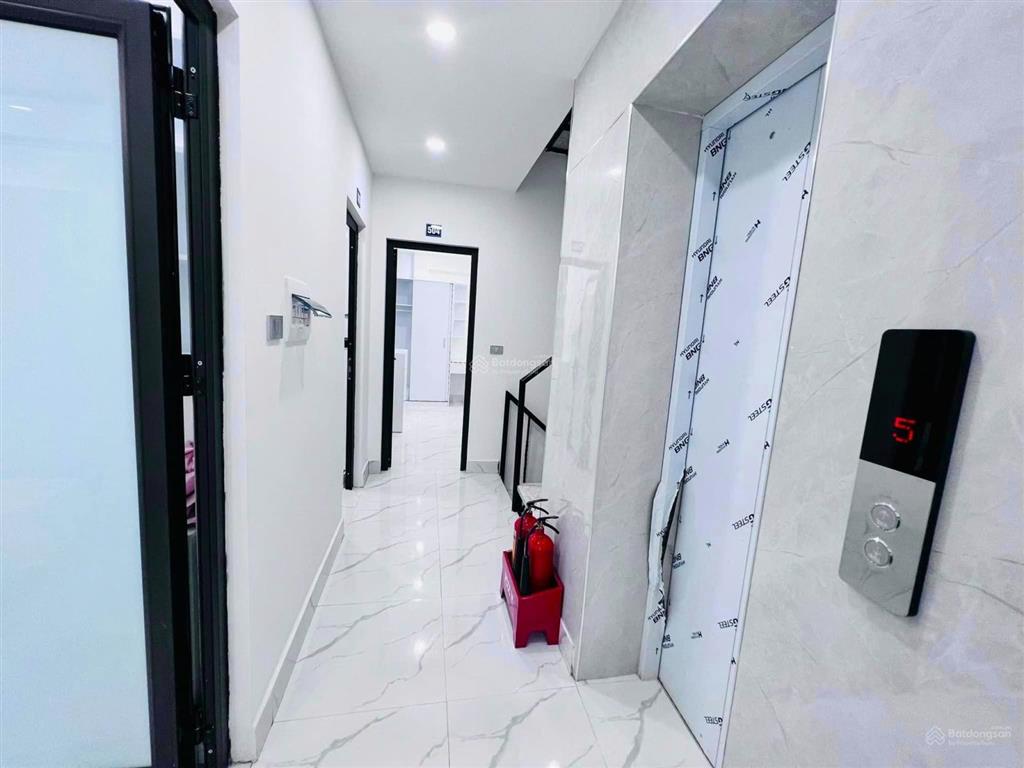 Tòa chdv xuân thủy, 77m2*7t, mt 12m, sát đh quốc gia, 25 phòng kk, đủ gpxd/pccc, dòng tiền 7%/năm