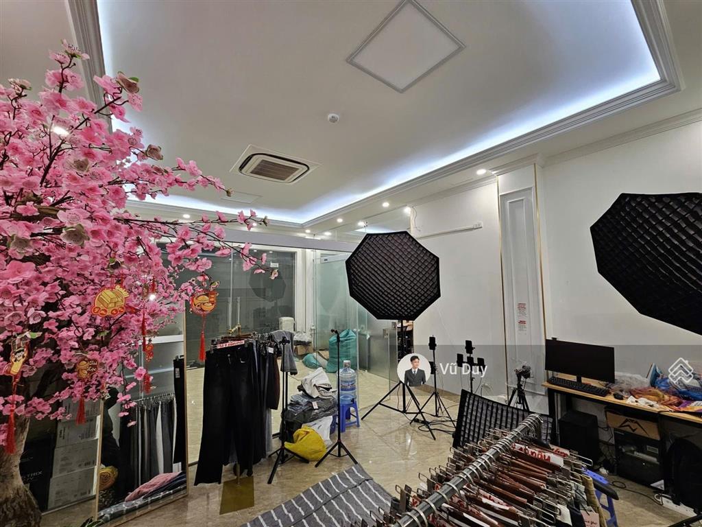 Cho thuê văn phòng tầng 1 tại hồ tùng mậu dt 170m2 giá 18 triệu/tháng
