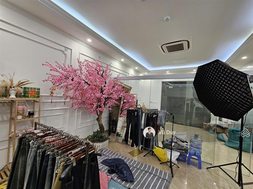 Cho thuê văn phòng tầng 1 tại hồ tùng mậu dt 170m2 giá 18 triệu/tháng