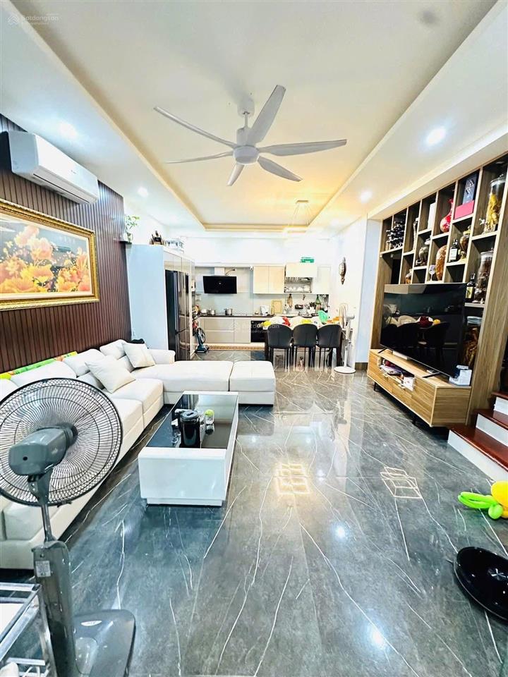 Trung liệt  1 nhà ra phố  ô tô đỗ cửa  mặt ngõ kinh doanh  lô góc 2 thoáng  full nội thất