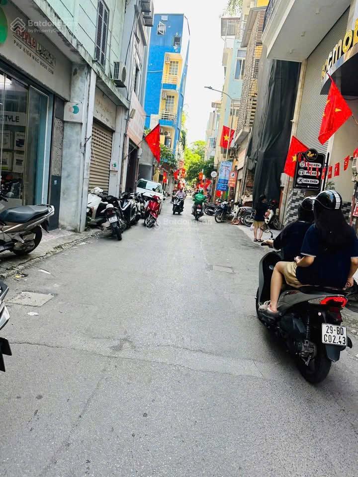 Trung liệt  1 nhà ra phố  ô tô đỗ cửa  mặt ngõ kinh doanh  lô góc 2 thoáng  full nội thất