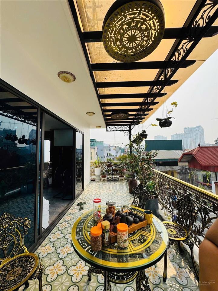 Ngay hồ tây  lạc long quân  lô góc  7 tầng thang máy  cách ô tô 20m  dòng tiền 50tr/tháng