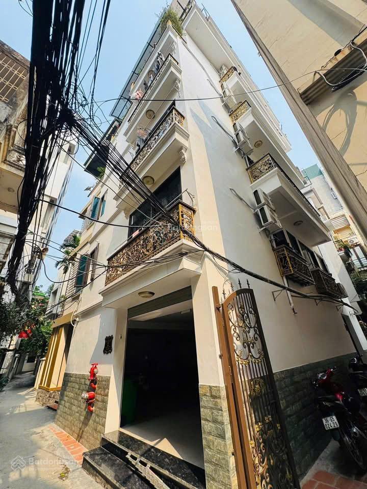 Ngay hồ tây  lạc long quân  lô góc  7 tầng thang máy  cách ô tô 20m  dòng tiền 50tr/tháng