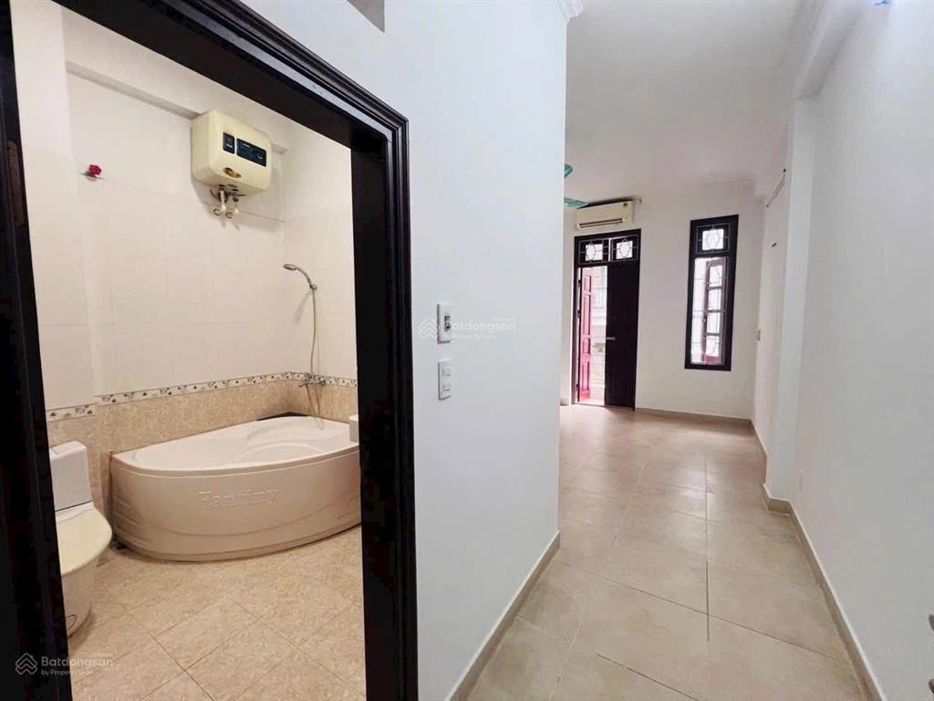 Cầu giấy  phân lô  vỉa hè  ô tô tránh  kinh doanh sầm uất  khu vực vip  thoáng trước sau