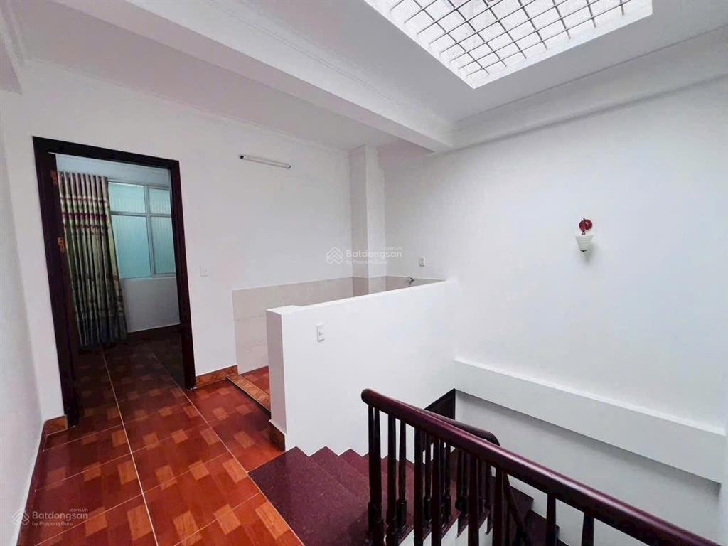 Cầu giấy  phân lô  vỉa hè  ô tô tránh  kinh doanh sầm uất  khu vực vip  thoáng trước sau