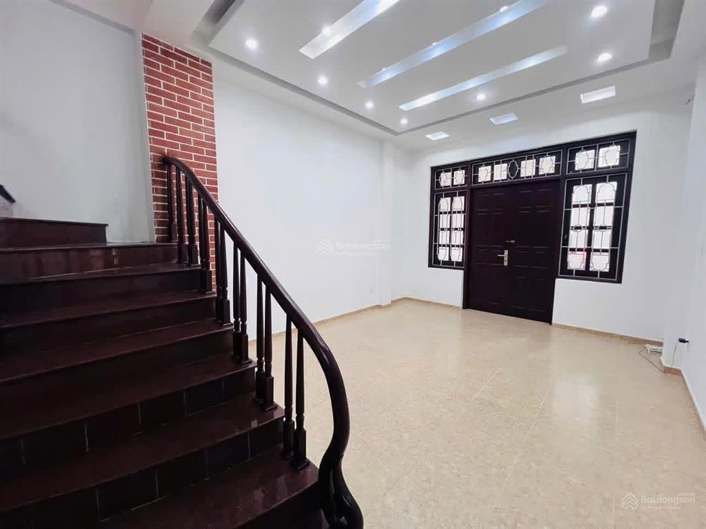 Cầu giấy  phân lô  vỉa hè  ô tô tránh  kinh doanh sầm uất  khu vực vip  thoáng trước sau