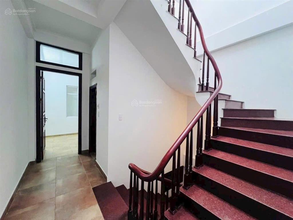 Cầu giấy  phân lô  vỉa hè  ô tô tránh  kinh doanh sầm uất  khu vực vip  thoáng trước sau
