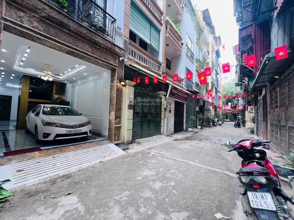Hoàng quốc việt  phân lô ô tô tránh vào nhà  kinh doanh  thoáng trước sau  full nt