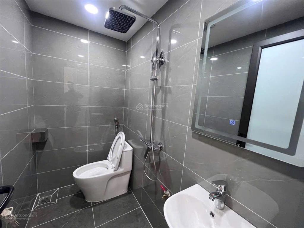 Hoàng quốc việt  phân lô ô tô tránh vào nhà  kinh doanh  thoáng trước sau  full nt