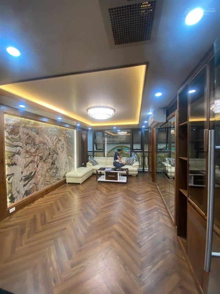Phân lô tân mai  70m ra mặt phố  8 tầng thang máy  ô tô tránh  ở ngay