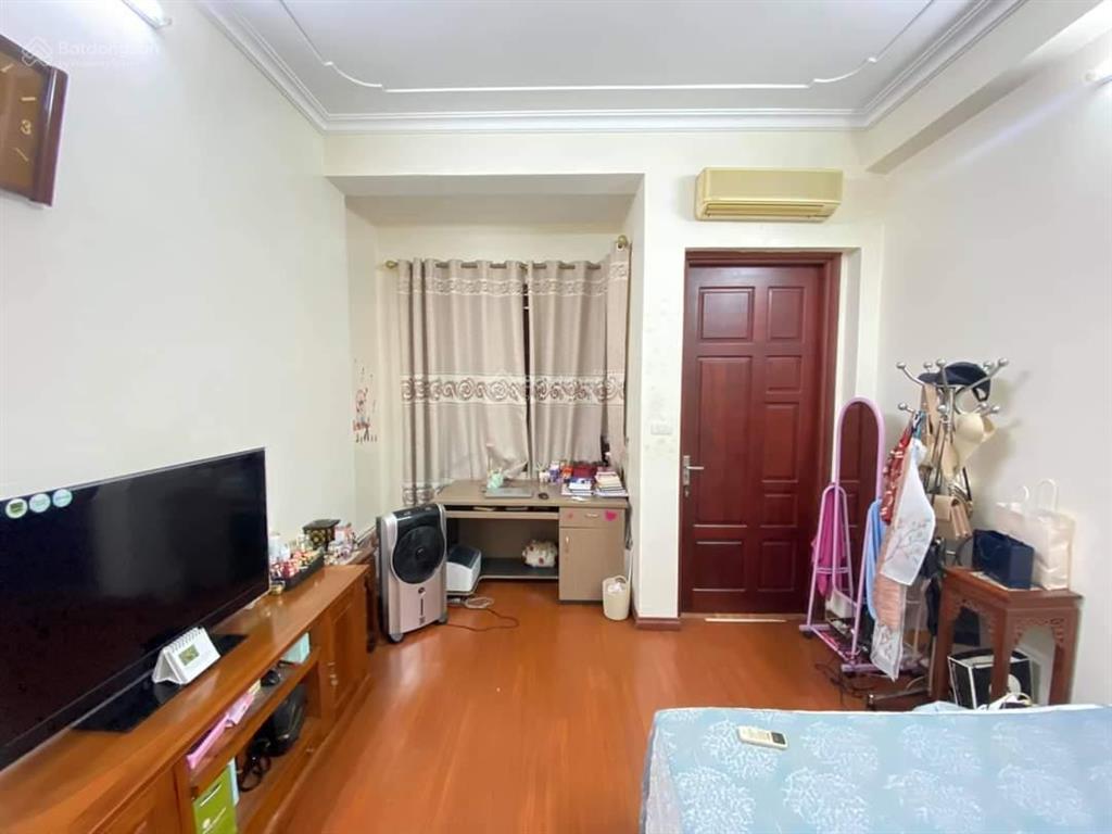Bán nhà mặt ngõ thái hà  ngõ rộng, thông thoáng, gần phố. dt 45m² x 5 tầng, mt 4 m. giá 12.5 tỷ