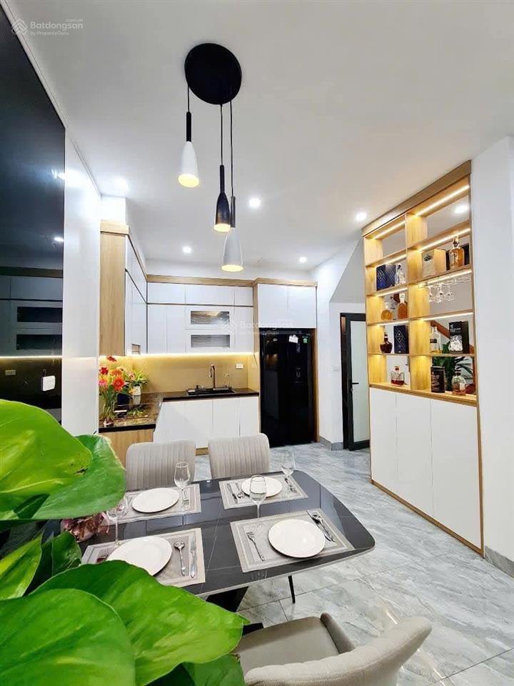 Bán nhà trần duy hưng, 15m ra phố, ngõ thông, 50m2 x 6 tầng, gần hồ, thang máy, ở ngay. giá 11,8 tỷ