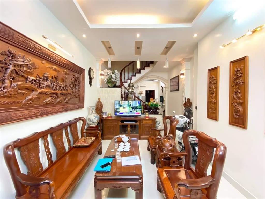 Bán nhà trung kính, 15m ra phố, ngõ thông, 50m² x 6 tầng, gần hồ, ôtô qua nhà, ở ngay. giá 11.8 tỷ