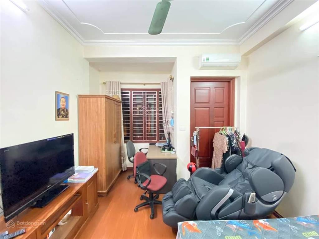 Bán nhà trung kính, 15m ra phố, ngõ thông, 50m² x 6 tầng, gần hồ, ôtô qua nhà, ở ngay. giá 11.8 tỷ