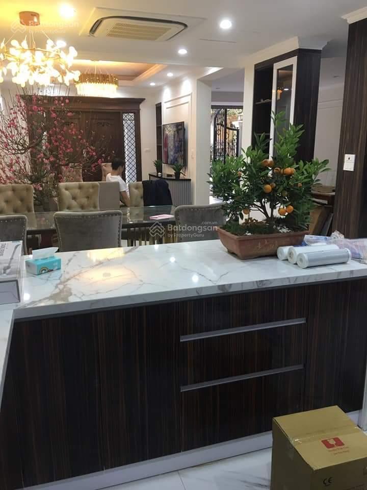 Bán nhà trần quốc hoàn, cầu giấy, 58 m² x 5t x mt 4.8 m. giá 20 tỷ. phân lô vip, gara ô tô, kd đỉnh