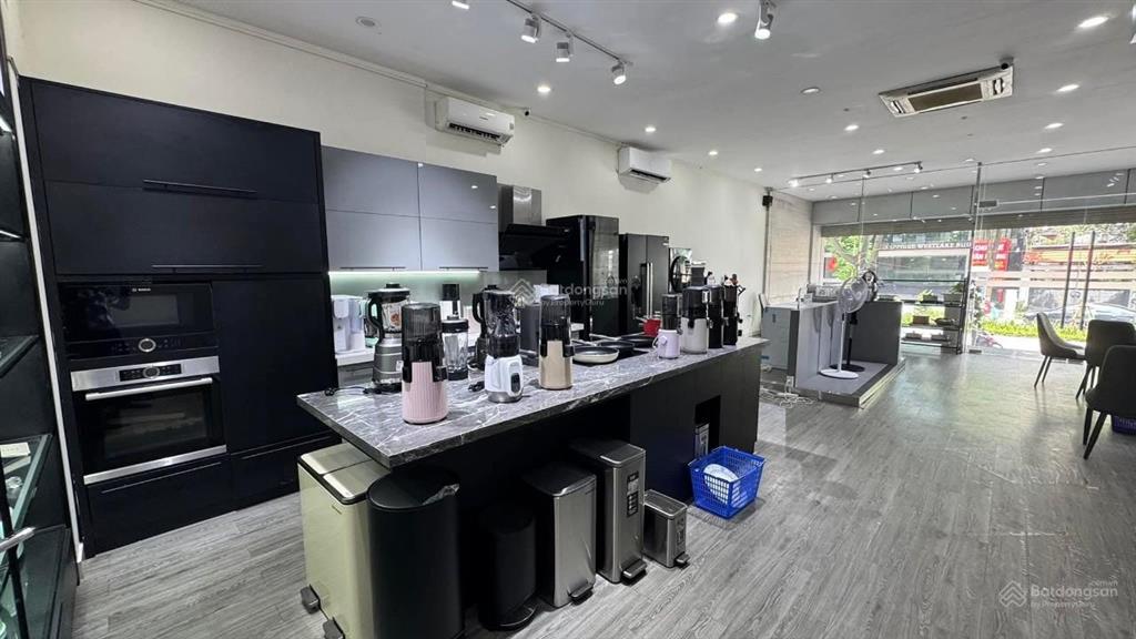 Giá đầu tư! mp dương khuê 70 m2 x 7 tầng thang máy lô góc vỉa hè rộng kinh doanh sầm uất. giá 37 tỷ